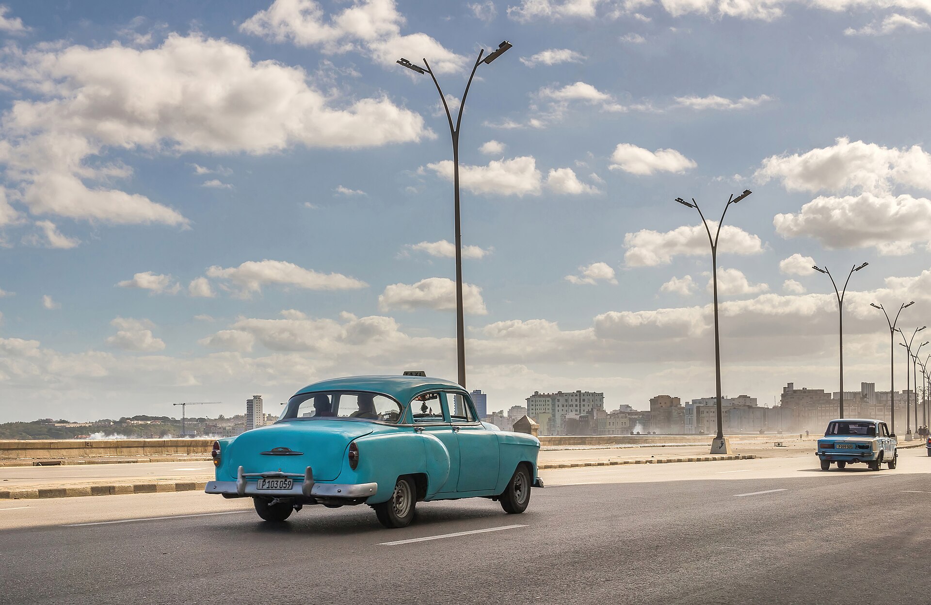 Cuba&rsquo;s Informal Dollar Rate Hits 745 Pesos: What Expats Need to Know